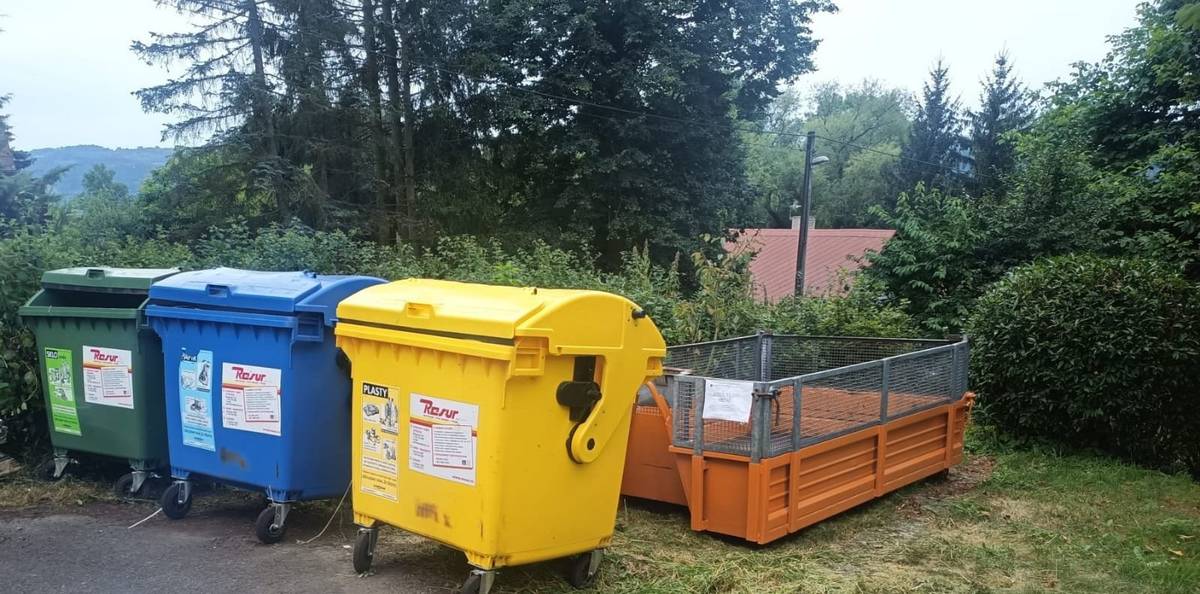 Vážení občané,


 
po Sedlečku a Šemnici pokračuje BIO kontejner do Pulovic.


 
Oranžový kontejner na BIO ODPAD je již umístěn v Pulovicích – na místě separovaného odpadu u paní Begéniové. Kontejner zde bude do 2.8.2024 cca 18:00 hod. Pokud by se kontejner naplnil dřív, zajistíme jeho vyvezení.
 


Upřesnění, která se týkají sběru bioodpadu:
- posekaná tráva, drny a plevele, spadané ovoce, větve a listí (nastříhané nebo štěpkované), zemina, pokojové rostliny bez květináčů, odpady z ovoce a zeleniny, slupky, skořápky z vajec, sedliny kávy a čaje, čajové sáčky, piliny a jen omezené zbytky jídel (nikdy tekuté).


 
V Šemnici samozřejmě zůstává kontejner do 2.8.2024 cca 18:00.
 
Hnědé nádoby na BIO nadále zůstávají.


 
Děkuji za spolupráci.