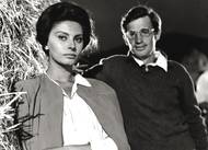 Životní rolí se pro ni stává mladá vdova Cesira, která se ve filmu Horalka z roku 1960 rozhodne opustit s dvanáctiletou dcerou bombardovaný Řím a ukrývá se v rodné vesnici v horách. Ve snímku na motivy stejnojmenné knihy Alberta Moravii jednu z hlavních postav ztvárnil Jean-Paul Belmondo (vpravo).