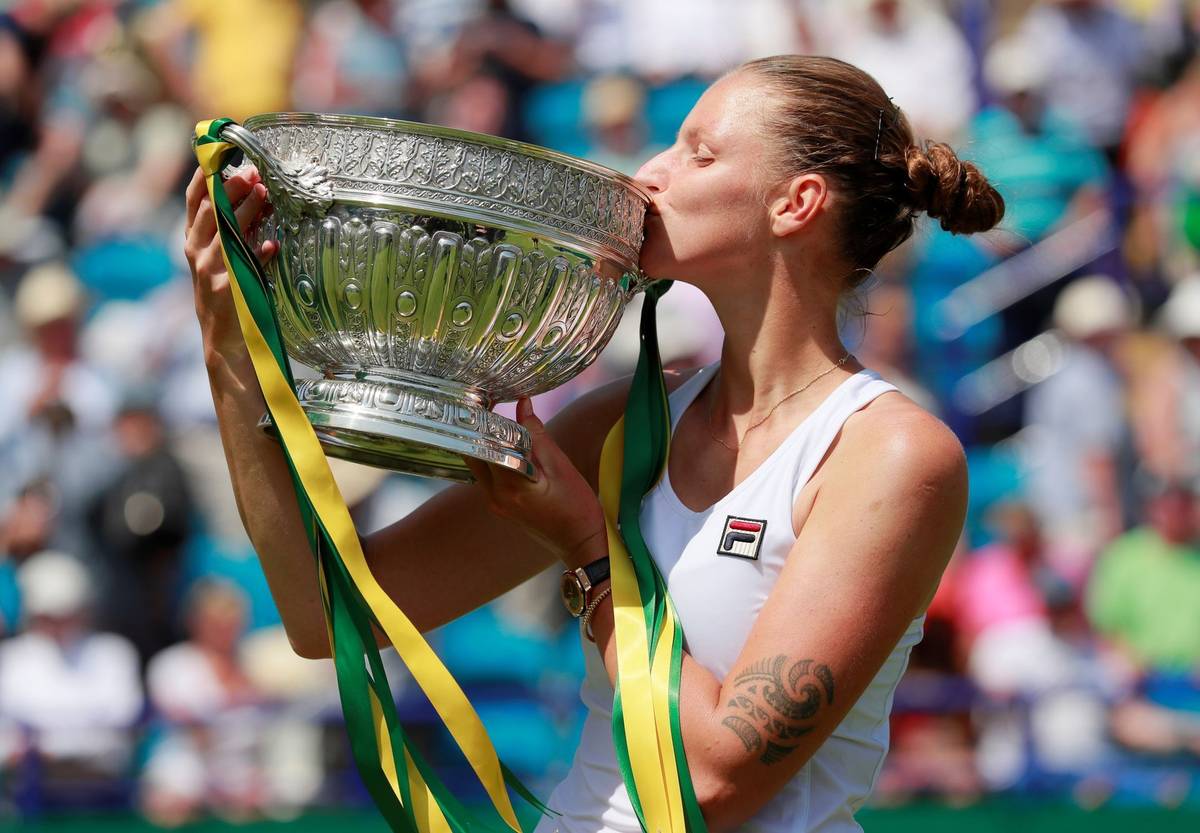 Mezi elitní pěticí českých a československých tenistek najdeme ještě dvě aktivní hráčky. Karolína Plíšková, někdejší světová jednička, má na kontě šestnáct turnajových vítězství. Poslední čtyři finále ale prohrála.