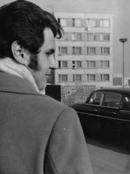 Mezi lety 1959 a 1963 studoval Miloš Zeman Střední ekonomickou školu v Kolíně, po maturitě nemohl studovat vysokou školu, a tak pracoval v Tatře Kolín. Poté začal studovat Vysokou školu ekonomickou, kde v roce 1969 promoval a začal zde učit.