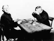 Alfred Jodl (vlevo) byl náčelníkem operačního štábu Vrchního velení Wehrmachtu. Patřil k blízkým a vlivným vojenským poradcům Hitlera a k nejbližším spolupracovníkům Wilhelma Keitela.