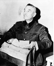 8. května 1945 podepsal Keitel v Berlíně jménem Německa bezpodmínečnou kapitulaci do rukou zástupců Sovětského svazu. Během procesu v Norimberku říkal, že musel přijmout rozkazy, které mu vydával Hitler. Tribunál jej odsoudil k smrti a oběsil 16. října 1946. Na snímku z Norimberku je Keitel ve své cele.