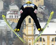 ... a především Noriaki Kasai. V roce 1993 vyhrál ve dvaceti letech závod v Ga-Pa a celkově skončil na Turné druhý.