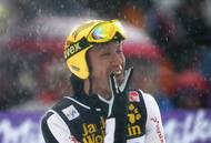 Kasai (na snímku z roku 2007) skáče dodnes a v 49 letech se pokouší o návrat do japonské reprezentace.