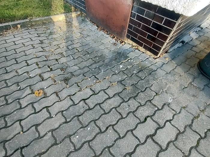 Děkujeme za podmět, závada se řeší. V případě dotazu, kontaktujte odbor správy a údržby majetku města.
Knotek