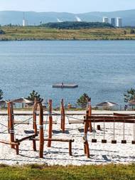 A krása vánočně ozdobených stromů ve Vídni. "Docela připomínají zlatavé obrazy tamního rodáka Gustava Klimta."