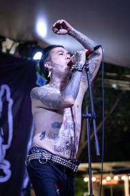 Nikdo by ovšem nechtěl zaspat vystoupení Glenna a jeho skupiny The Vicous Boys.