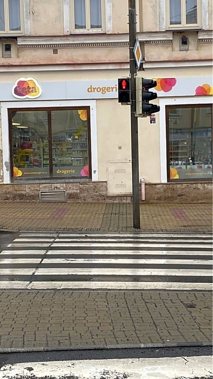 Dobrý den, semafor u Drogerie Teta  je opraven.