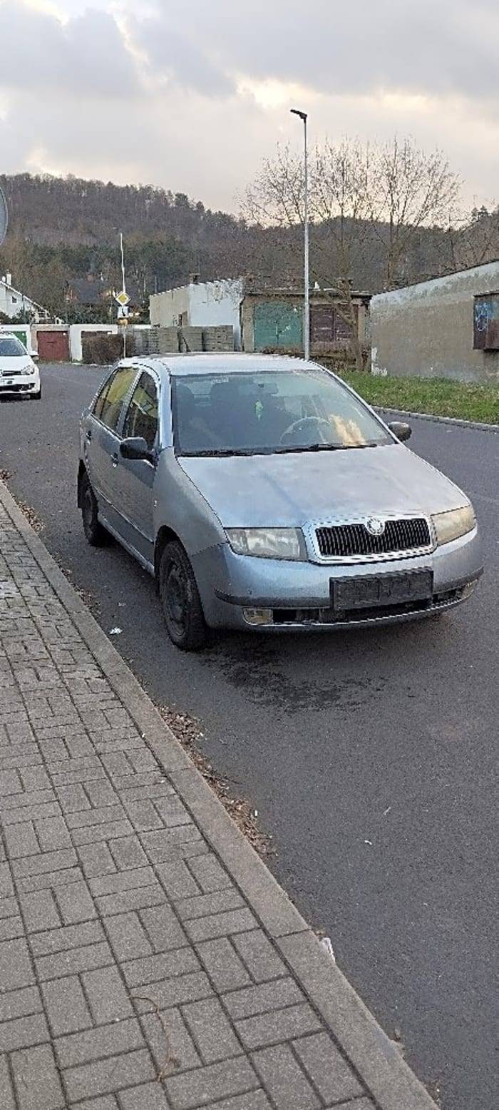 Vážená(ý) paní(e), v současné době již vozidlo na Vámi uvedeném místě nebylo nalezeno. Za podnět děkujeme, Ing. Martina Pokorná, vedoucí oddělení registru řidičů a vozidel