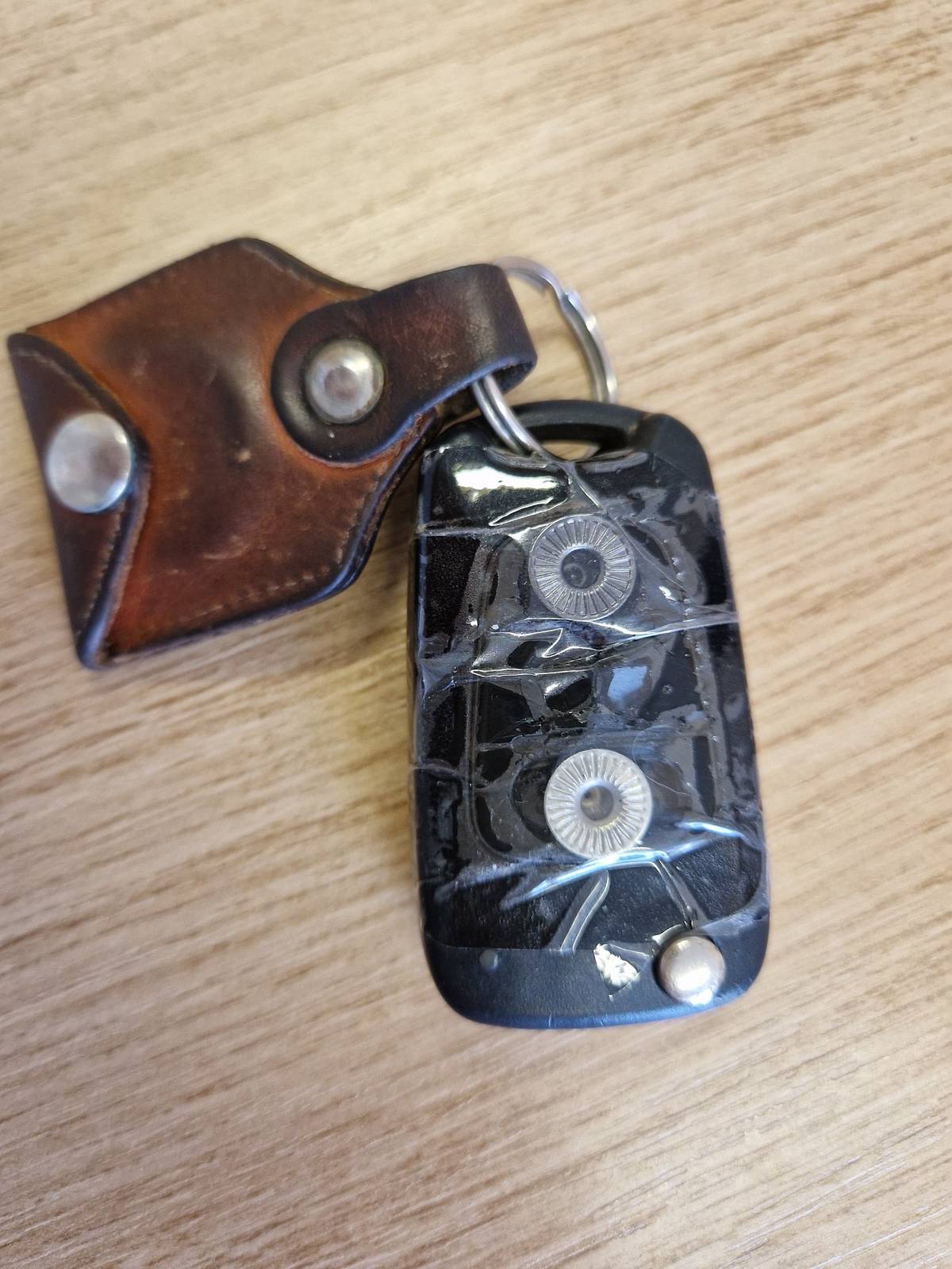 Ztráty a nálezy
V zámecké zahradě byly nalezeny klíče od automobilu. 
Zřejmě byly ztraceny již dříve.
K vyzvednutí na podatelně Městského úřadu Chrast.