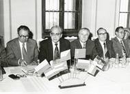 Praha 1978: Úvodní proslovy na společné poradě náčelníků rozvědek sovětského bloku. Zleva ministr vnitra ČSSR Jaromír Obzina, náčelník správy FMV generál Miloš Hladík, představitel KGB SSSR při MV ČSSR generál Jelisej Sinicyn, náčelník První hlavní správy bulharského ministerstva vnitra Vasil Kocev a maďarský zástupce náčelníka III. hlavní správy János Bogye.