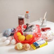 Carloman Macidiano Céspedes Riojas (Peru): Vizita. Finalista v kategorii Zátiší. Ukázka ze série snímků.