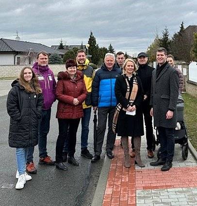 V pondělí 13. března se uskutečnilo veřejné ukončení výstavby chodníku v ulicích K Láskovu a Na Výšině, která byla finančně podpořena Středočeským krajem z Fondu obnovy venkova.Akce proběhla za účasti náměstka hejtmanky Středočeského kraje Ing. Jiřího Snížka.