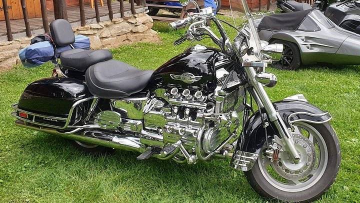 1 ) V letním areálu naší obce bude od pátku 11.srpna do neděle 13.srpna zázemí celostátní akce "Moravská 300", což je orientační závod motorek všech značek po moravských regionech. V těchto dnech očekáváme v obci zvýšený provoz.
Samotný závod startuje v sobotu 12.srpna v 7:00 hodin od kiosku a závodníci budou vysíláni na trať v malých časových intervalech zhruba do 10:00 hodin. 
Dopravu bude řídit dopravní policie a dobrovolníci z obce.
Všichni občané Rybníčka jsou srdečně zváni !!
 
2 ) Mudr. Deutsch oznamuje, že  14.8 - 18.8.2023 nebude ordinovat z důvodu dovolené.