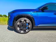 Aby bylo jasné, s jakým obříkem máme tu čest. Škoda Enyaq není malé auto, vedle XM tak ale působí.