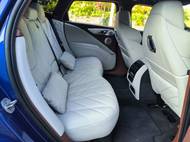 Aby bylo jasné, s jakým obříkem máme tu čest. Škoda Enyaq není malé auto, vedle XM tak ale působí.