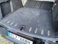 Aby bylo jasné, s jakým obříkem máme tu čest. Škoda Enyaq není malé auto, vedle XM tak ale působí.