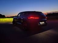 Aby bylo jasné, s jakým obříkem máme tu čest. Škoda Enyaq není malé auto, vedle XM tak ale působí.