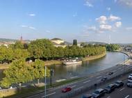 Saarbrücken je hlavní město německé spolkové země Sársko. Žije zde přibližně 182 tisíc obyvatel. Město bývalo průmyslovým a dopravním centrem oblasti ležící na velké uhelné pánvi.