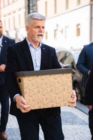 Důvodem byla obava z možných odposlechů na Hradě.