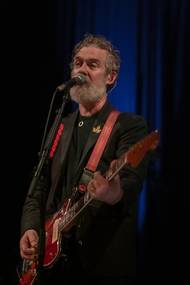 Hermanová na sebe dříve upozornila jako členka kapely Fiordmoss.