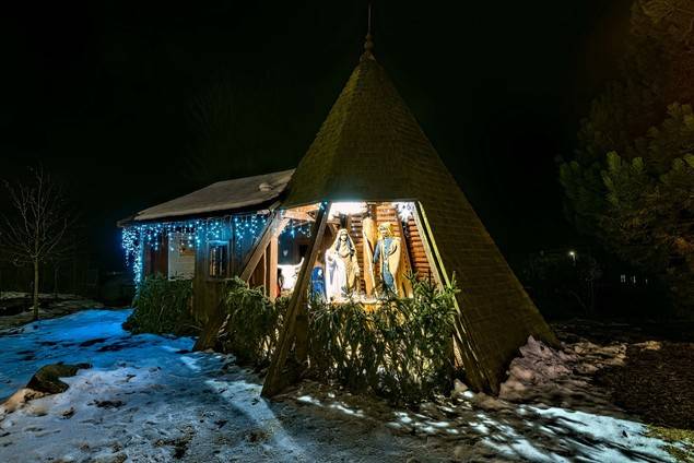 Velmi rád pro Vás zveřejňuji fotky našeho krásného betlému v Horním Městě.
Za betlém děkuji všem jeho tvůrcům a za fotky děkuji Karlu Jelenovičovi.
Předpokládám, že tento příspěvek je poslední v tomto roce a proto bych Vám nyní rád popřál vše nejlepší do nového roku 2024. 
 
Bc. Kamil Mach
starosta