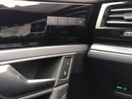 Polohu předních sedadel lze uložit do paměti.