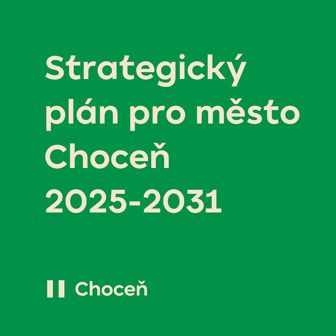 Cílem našeho strategického plánu je poskytnout jasný směr pro veřejný i soukromý sektor města Choceň. Plán bude strukturován do čtyř základních částí: analytická, návrhová, akční a implementační. Chceme vytvořit dokument s precizní analytickou částí, do níž se aktivně zapojí veřejnost, a s dobře komunikovatelnou implementační částí. Na začátku se analýza zaměří na kvality života a potřeby obyvatel včetně infrastruktury, životního prostředí, hospodářství, komunitního života, vybavenosti, správy obce a mobility. Budeme pokračovat demografickou studií a průzkumem spokojenosti občanů s důrazem na sociální klima, ekonomickou aktivitu a dostupnost veřejných služeb. Zakončíme analýzou platného územního plánu a zařadíme nezbytnou SWOT analýzu. Návrhová část a akční plán budou obsahovat konkrétní opatření, propojené s rozpočtem města, s důrazem na jednotlivé místní části. Součástí mohou být například:
→ Rozvoj nebo regulace dopravy
→ Prioritizace investic – jednoduše řečeno, do čeho by město mělo investovat peníze, co rozvíjet.
→ Budeme mít novou budovu ZUŠ nebo smuteční síň?
→ Podpora místních podniků skrze zavedení podnikatelských inkubátorů.
→ Rozvoj školství a zavedení inovativních přístupů učení ruku v ruce se Strategií vzdělávací politiky 2030+.
→ Návrh příležitostí k podpoře cestovního ruchu – vyzdvihnutí historického tématu Choceňské Polsko, vybudování místa pro kempování.
→ Zapojí se město do komunální energetiky?
To jsou jen střípky konkrétních témat, které se budou odborně i veřejně debatovat. Implementační část poslouží jako podklad pro realizaci samotné strategie urbanistického rozvoje, strategického plánu rozvoje sportu, plánu udržitelné mobility a střednědobého výhledu rozpočtu. Během celého procesu klade město důraz na participaci veřejnosti. Všechny fáze plánování budou otevřené pro zástupce samosprávy, státní správy, komise města, odborníky, neziskové organizace, podnikatele a především širokou veřejnost. Vítáme různé metody participace, jako jsou pocitové mapy, komunitní akce, ankety a veřejná projednání.
O procesu přípravy budeme veřejně informovat o průběhu tvorby plánu. Předpokládáme minimálně dvě veřejná projednání, a to po dokončení analytické části a po dokončení celého plánu. Využijeme běžné informační kanály města.