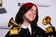 Billie Eilish si odnáší dvě Grammy včetně té pro píseň roku, kterou se stala klavírní balada What Was I Made For? ze soundtracku k filmu Barbie.