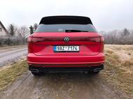 ...na šířku bezmála dva metry. A to bez zrcátek.