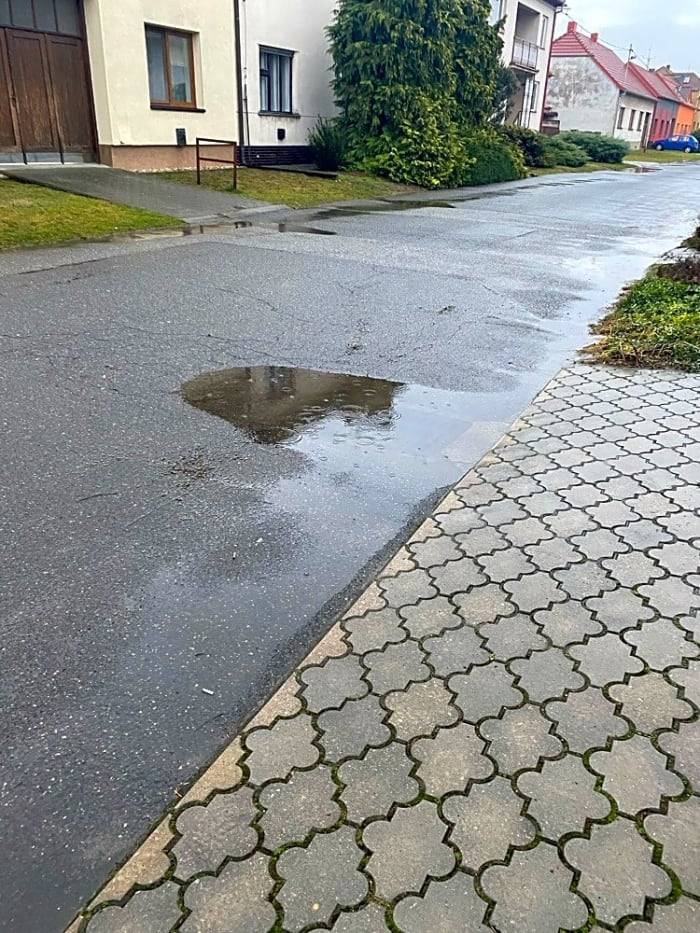 Dobrý den, kanalizace je již opravena.
Knotek