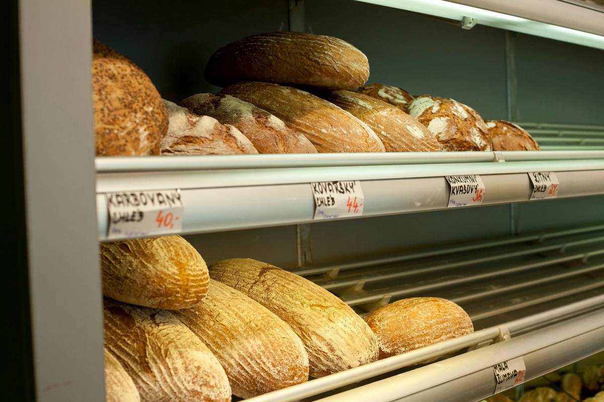 Pekařství Frydrych stojí v Říčanech u Prahy v ulici Černokostelecká. Specializuje se na výrobu tradičního slaného i sladkého pečiva a vyváží ho do obchodů vzdálených i 50 kilometrů.