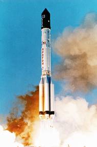 Před dvaadvaceti lety z kosmodromu Bajkonur odstartovala ruská loď Proton, aby na oběžnou dráhu vynesla úplně první část budoucí Mezinárodní vesmírné stanice (ISS).