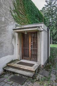 Jak dům Plesnik proměnil, dobře popisuje i Zlínský architektonický manuál. Láká přitom i na jeho další architektonické klenoty ve městě. "Plesnik podobný koncept zúročil i u domů v těsném sousedství postavených pro Zikmundova kolegu Jiřího Hanzelku a hudebního skladatele Zdeňka Lišku," píše se v manuálu.