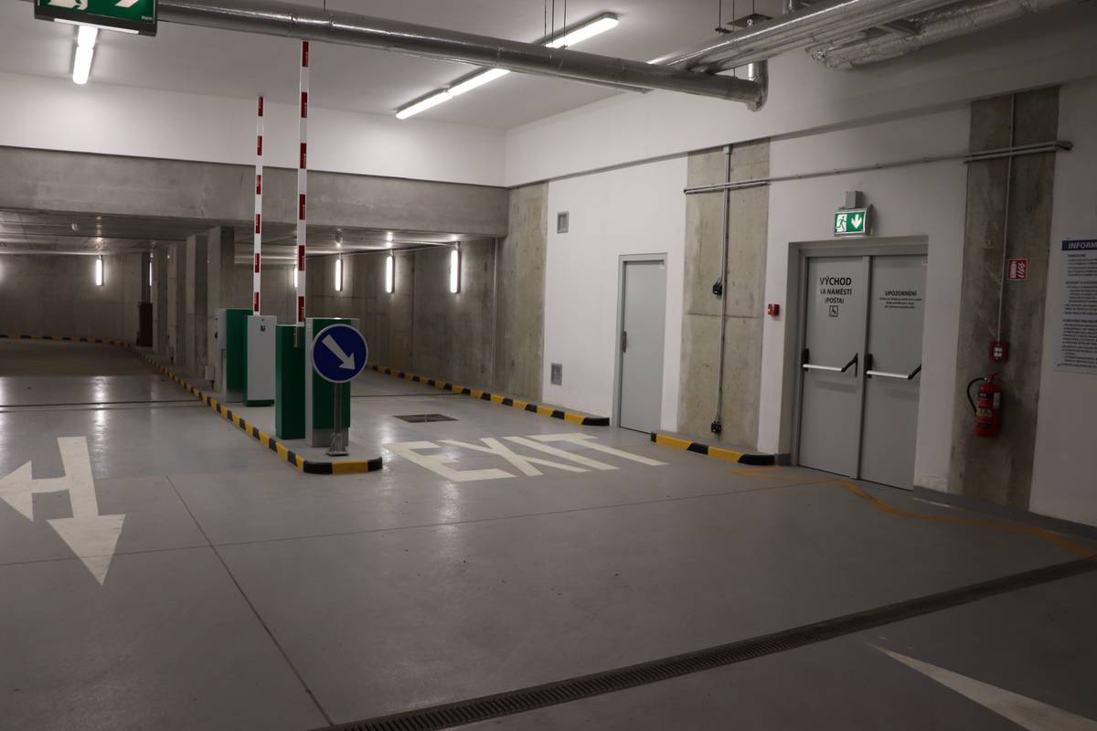 Z důvodu čištění podzemních garáží před akcí Dny města Orlové prosíme občany o vyparkování svých vozidel ve čtvrtek 25. května 2023 do 12:30 hodin.
Podzemní parkování bude poté od 12:30 do 20 hodin uzavřeno.
Děkujeme za pochopení....