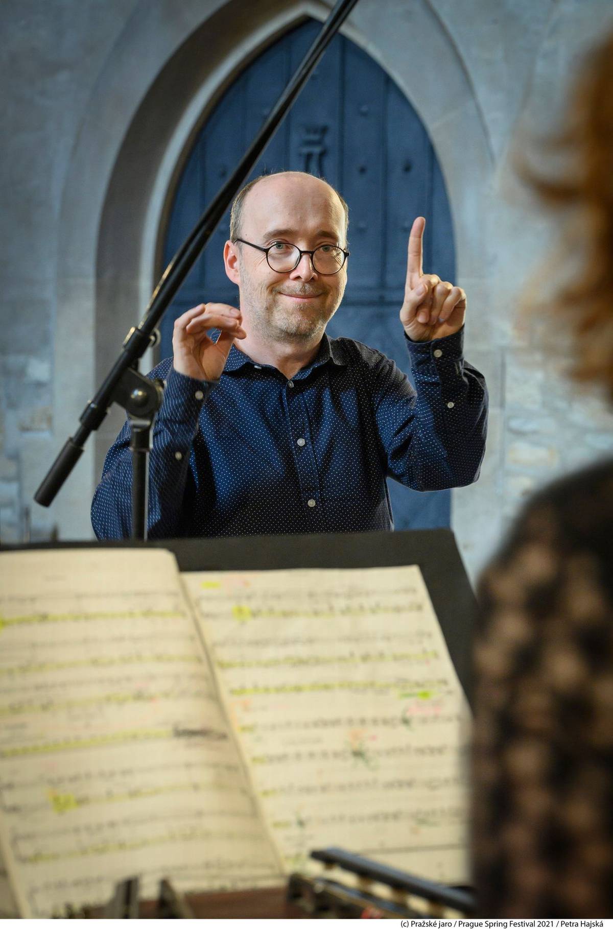 Při vystoupení Tiburtina Ensemble svou skladbu dirigoval Michal Nejtek (na snímku).