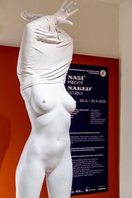 Sochu nazvanou A Piece of Cake vytvořil Kryštof Hošek.