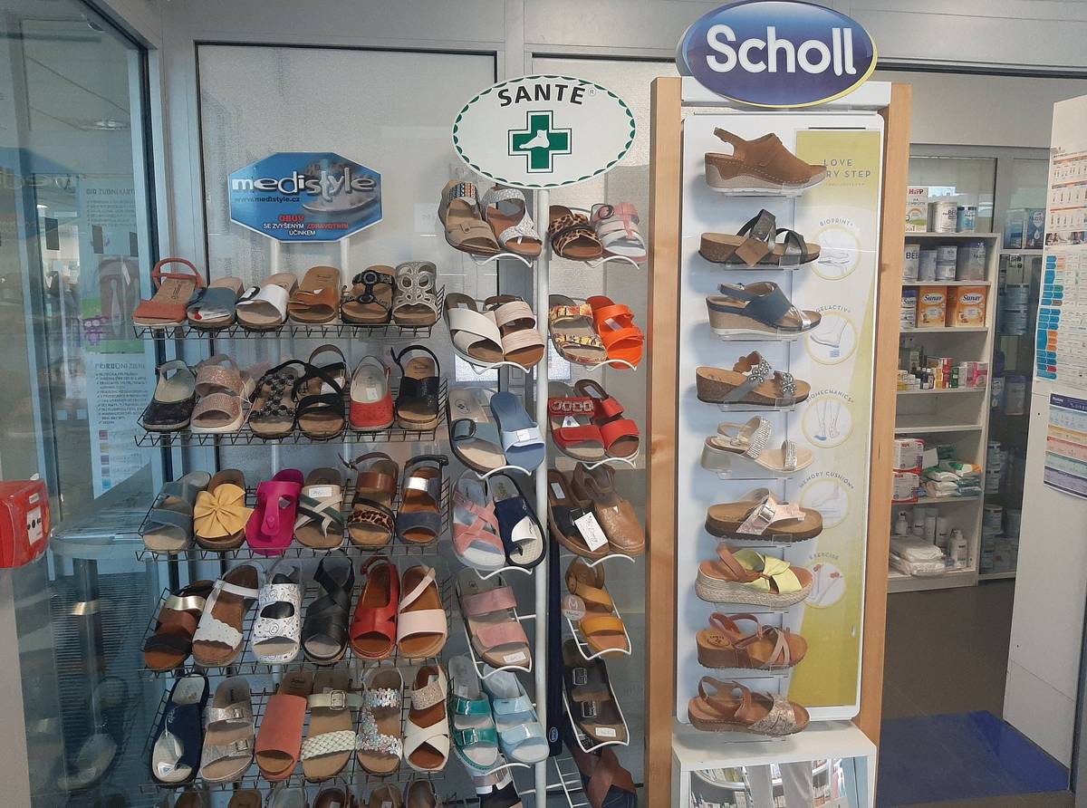 20% slevy na skladové zásoby letní obuvi – sandály, žabky a pantofle.
Sleva platí do 10. 9. 2023 nebo do vyprodání zásob.
Nevztahuje se na boty Peter Legwood. Slevy nelze sčítat.