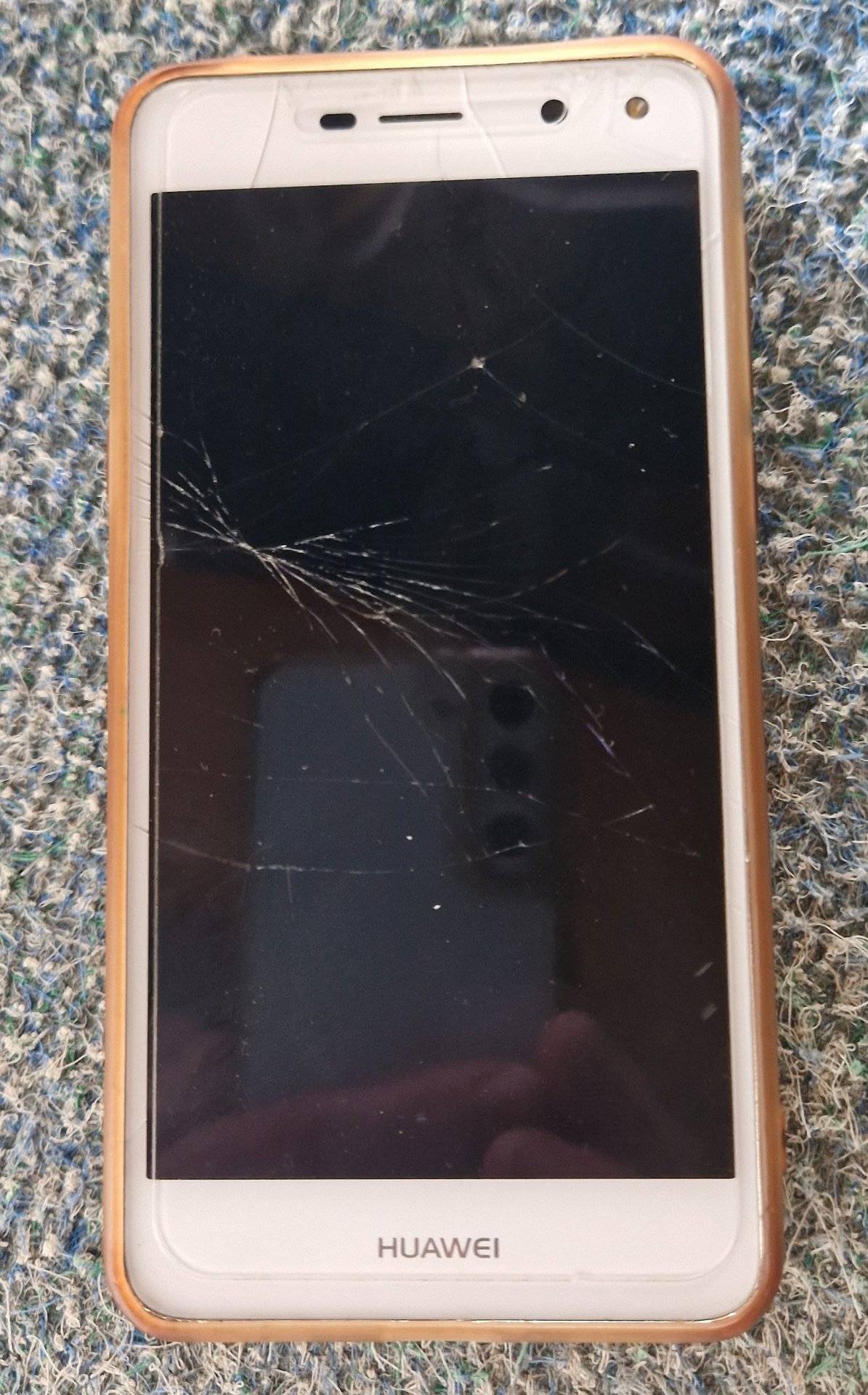 ❗️Ztráty a nálezy❗️🔎
V kopečku vedle zámku byl nalezen mobilní telefon. K vyzvednutí na podatelně Městského úřadu Chrast.