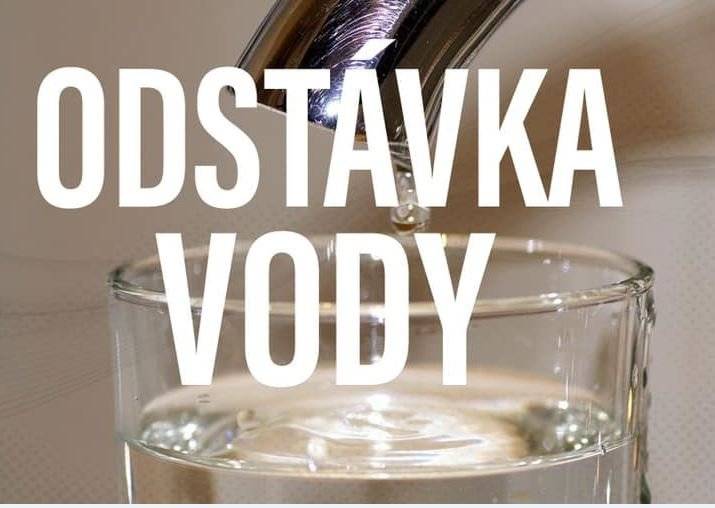 Oznamujeme Vám, že dne 24. 9. 2024 provede společnost Vodovody a kanalizace Chrudim, a.s., v souladu se zákonem č. 274/2001 Sb. (v platném znění), §9, odst. 6, písmeno a), přerušení dodávky pitné vody, které zasáhne celou obec Jezbořice.
Důvodem pro přerušení dodávky vody jsou plánované servisní práce na redukčním ventilu. Odstavení zásobování pitnou vodou proběhne od 8:00 hodin do cca 12:00 hodin – cisterna s pitnou vodou bude ve výše uvedený den umístěna před obecním úřadem.
Za provozovatele veřejného vodovodu Vás chci požádat o oznámení přerušení dodávky pitné vody občanům a podnikatelům obce Jezbořice, např. obecním rozhlasem, sociálními sítěmi, aj.