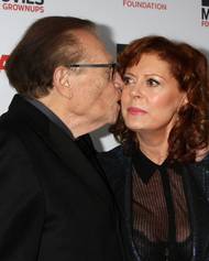 Byl ale také znám svými kontroverzními vztahy s ženami. Ženatý byl celkem osmkrát se sedmi ženami. Dvakrát byl ženatý s Alene Akinsovou, jednou z modelek Playboye.