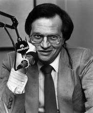 Zeiger vystudoval státní střední školu, ale již od puberty toužil pracovat v rádiu. Vydal se proto do Miami, kde pracoval jako uklízeč a pomocník v rádiu WAHR. Poté, co jeden z hlasatelů odešel, dostal jeho místo a manažer stanice mu poradil, aby si vymyslel umělecký pseudonym. Larry King poprvé vysílal v květnu 1957.