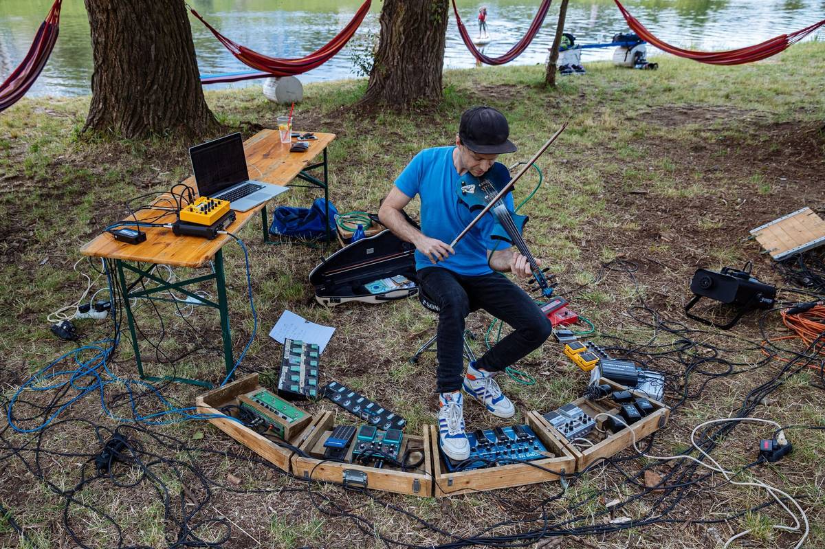 Jiří Konvalinka při koncertu v Bramboru 38.