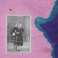 Noemi Comiová (Itálie): Lupus Hominarius. Soubor fotografií reaguje na lidové legendy o vlkodlacích v italské Kalábrii. Finalistka v kategorii Kreativní fotografie. Ukázka ze série snímků.