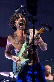 Simon Neil, zpěvák a kytarista kapely Biffy Clyro.