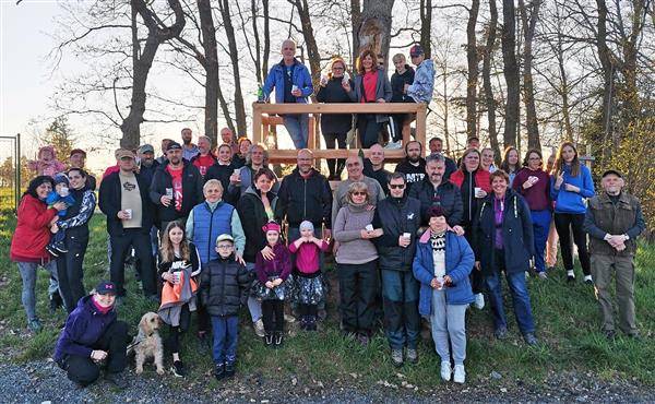 Posledního dubna v Myslotíně otevřeli rozhlednu. „Vybudovali jsme ji na obnovené cestě, která vede okolo Myslotína přes kopec s vodojemem. Vznikla díky nápadu Milana Dvořáka, kterému se zalíbila vyhlídka, načrtl plánek „nejnižší myslotínské přátelské rozhledny“ a řídil její zhotovení i usazení na místo,“ informovala předsedkyně osadního výboru Irena Tomcová. Myslotínští ji pokřtili šampaňským, hromadně si připili. Rozhledna pravděpodobně dostane jméno Mája. Jméno je odvozeno od hebrejského slova Maia, které znamená pramen, voda a zároveň římského boha, který dal název květnu.