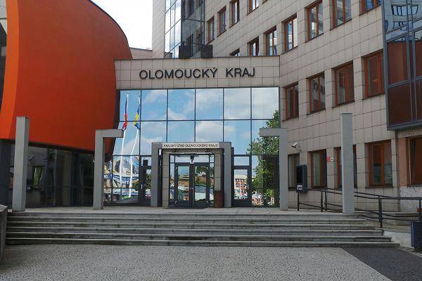 V rámci Rozvojové strategie krajského úřadu kraj definoval priority, jimž se chce v následujících období věnovat. Jednou z nich je oblast spokojenosti občanů Olomouckého kraje.
                              Číst dál...