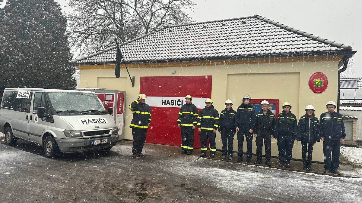 Dnes se naše Zásahová jednotka Pisty přidala ke státnímu smutku uctěním minutou ticha obětem a rodinám čtvrteční události 21.12 2023 na Filozofické Fakultě v Praze.