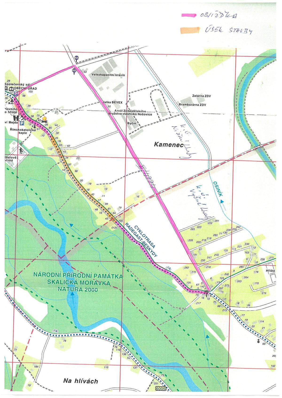 Obec Nižní Lhoty informuje občany, že v době od 4. 3. 2024 do 13. 3. 2024 včetně bude probíhat realizace stavby „Rekonstrukce nadzemního vedení s výměnou sloupů v rámci stavby Nižní Lhoty, č. p. 24“, při níž budou měněny sloupy NN.
 
V souvislosti s touto stavbou bude v době od 4. 3. 2024 do 7. 3. 2024 úplná uzavírka místní komunikace č. II/2b, na pozemku parc. č. 991/2 v k. ú. a obci Nižní Lhoty, v úseku od RD č. p. 25 v obci Nižní Lhoty až po RD č. p. 94 v obci Nižní Lhoty s přesahem do obce Vyšní Lhoty po č. ev. 120 a doprava bude vedena po vyznačené objízdné trase a bude řízena přechodným dopravním značením.
 
Z důvodu omezení délky a doby uzavíraného úseku budou práce probíhat po etapách, aby byla, v souladu se zákonem, uzavírka omezena vždy na nejkratší možnou dobu a jen v nezbytně nutném úseku (rozsahu), a to:
 
I. etapa uzavírky        4. 3. 2024        úsek MK mezi RD č. p. 25 – č. p. 43 obec Nižní Lhoty
II. etapa uzavírky       5. 3. 2024        úsek MK mezi RD č. p. 43 – č. p. 19 obec Nižní Lhoty
III. etapa uzavírky      6. 3. 2024        úsek MK mezi RD č. p. 18 – č. p. 99 obec Nižní Lhoty
IV. etapa uzavírky      7. 3. 2024        úsek MK mezi RD č. p. 91 Nižní Lhoty – č. ev. 120 Vyšní Lhoty.
 
V úsecích místní komunikace, dotčených stavbou, včetně úseků v úplné uzavírce, musí být vždy umožněn průjezd vozidel IZS – Integrovaného záchranného systému z důvodu zajištění včasného a účinného zásahu složek IZS v úsecích PK omezených stavbou!!!
 
  Na pracovním místě (resp. v pracovním úseku) budou vždy přítomny poučené, proškolené a řádně označené osoby (zaměstnanci), kteří budou, v případě potřeby, v souladu s ustanovením § 79 odst. 1 písm. i), zákona č. 361/2000 Sb., o provozu na pozemních komunikacích, ve znění pozdějších předpisů, zastavovat vozidla z důvodu zajištění bezpečnosti provozu na dotčené pozemní komunikaci.
 
 
Odpovědná osoba: 
TRABBAU, a. s., Lublaňská 1002/9, 120 00 Praha 2 – Vinohrady, IČ 28 58 26 75 
 
Jméno pracovníka odpovědného za realizaci stavby, organizování a zabezpečení akce:
Pan Petr Klimánek, technik realizace, tel. 770 181 033, e-mail klimanek@eltrab.cz