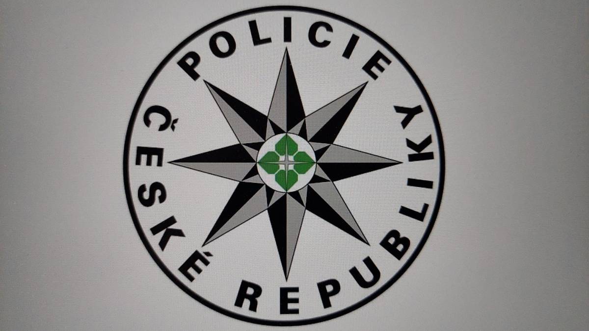 Z důvodu narůstající kriminality v naší obci,zejména pak ve zvyšujícím se počtu krádeží a škod na soukromém majetku,budou učiněna ve spolupráci s Policií ČR bezpečnostní opatření včetně monitorovacího systému na území obce Libenice. Současně vyzýváme občany ke zvýšené pozornosti a kontrole zabezpečení svých nemovitostí. V případě zjištění podezřelého chování neznámých osob na území obce volejte č.158